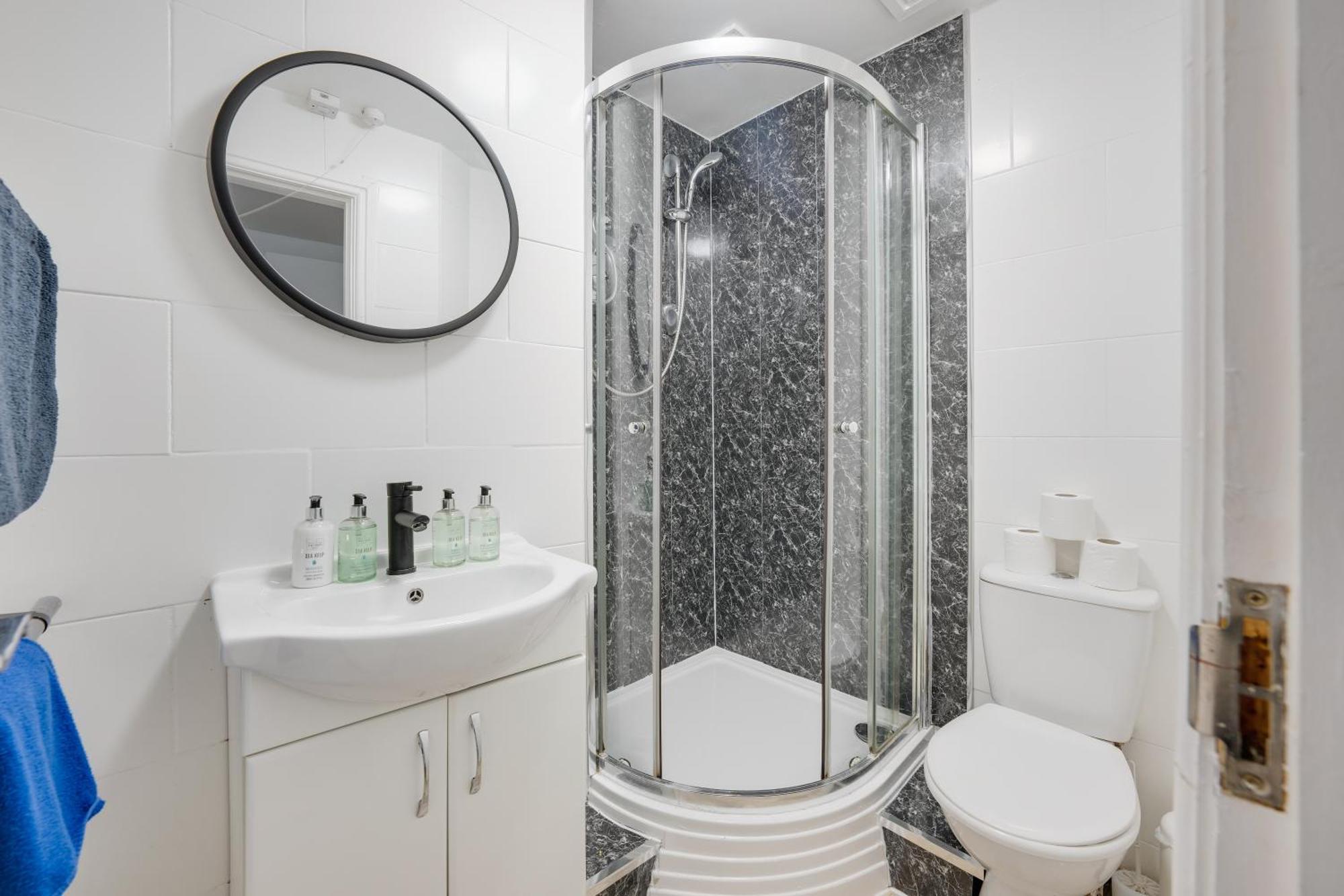 2 Bedroom Apartment For Up To 6 Nr Centre カーディフ エクステリア 写真